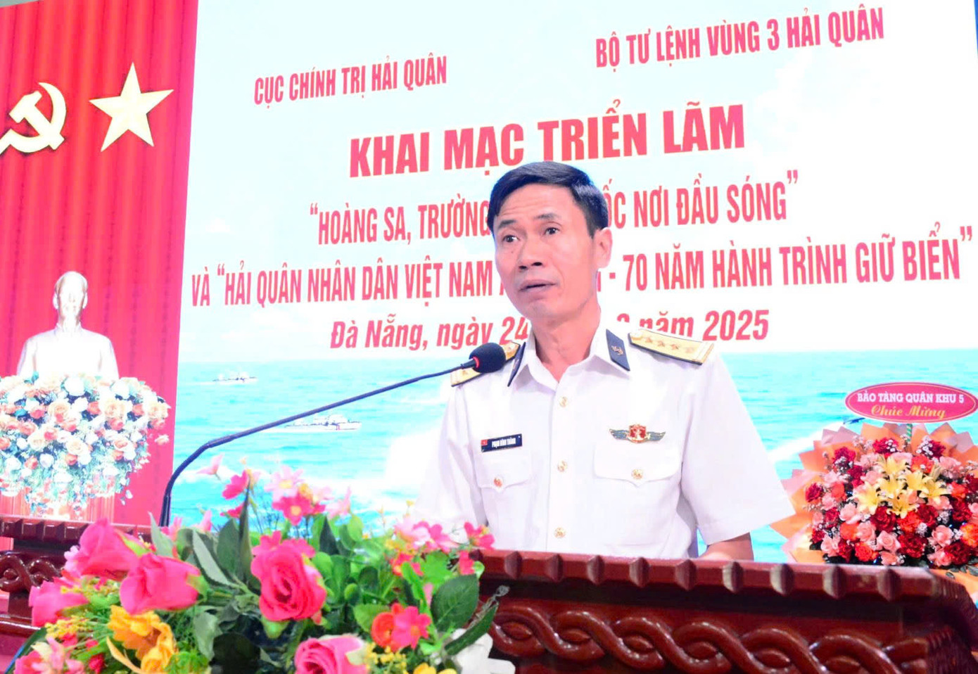 Đại tá Phạm Đình Thành, Phó Chính ủy Vùng 3 Hải quân phát biểu khai mạc. Ảnh: Hoàng Diệu Đại tá Phạm Đình Thành, Phó Chính ủy Vùng 3 Hải quân phát biểu khai mạc. Ảnh: Hoàng Diệu