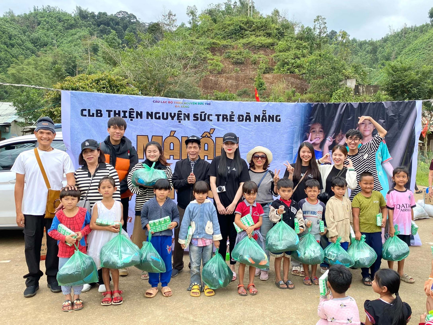 Chia sẻ yêu thương với “Mái ấm vùng cao”