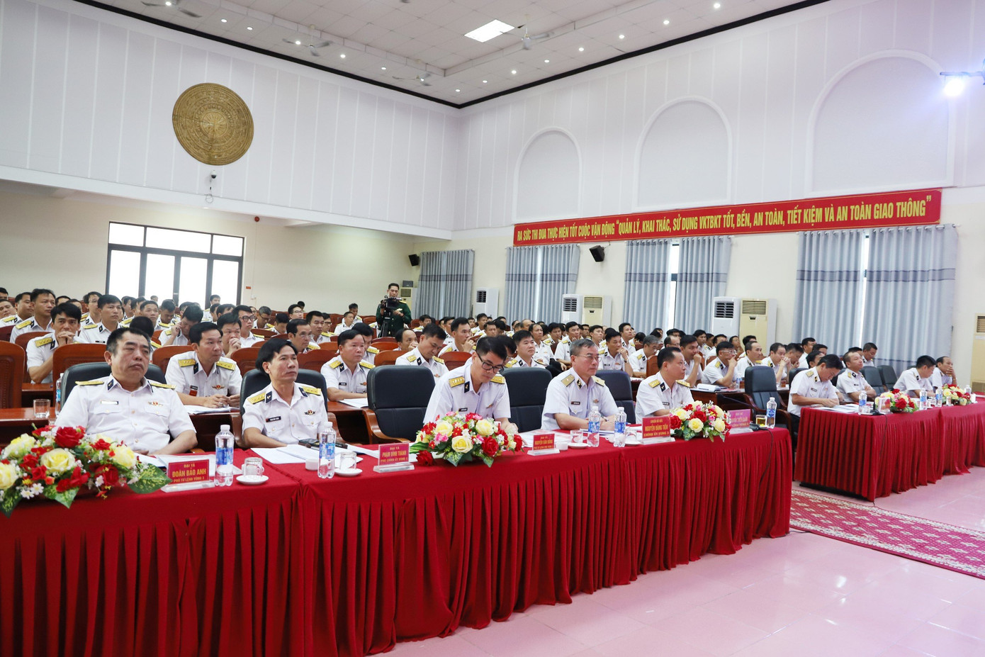 Đại tá Nguyễn Thiên Quân chủ trì hội nghị. Đại tá Nguyễn Thiên Quân chủ trì hội nghị.