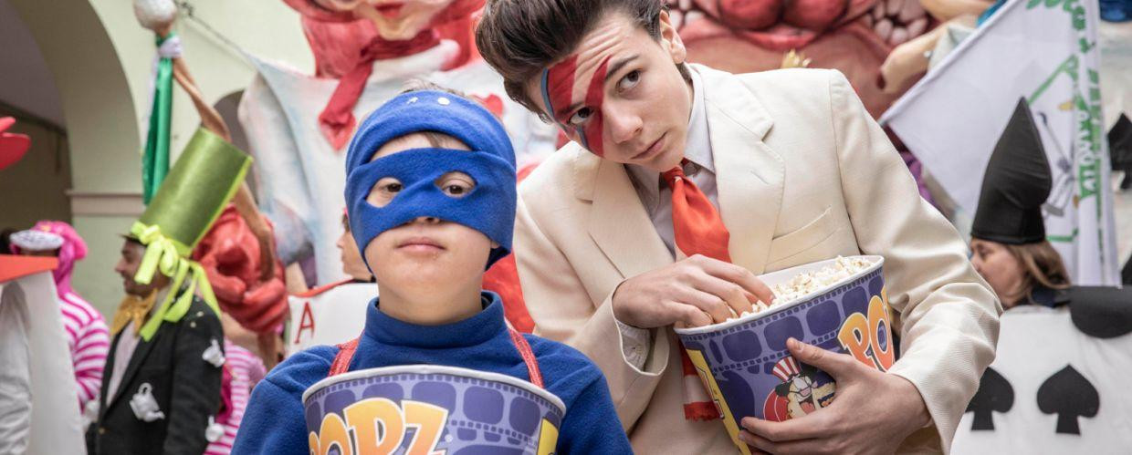 Em Trai Tôi Đuổi Theo Khủng Long khắc họa hành trình trưởng thành của cậu nhóc tuổi teen Jack phải đối mặt cùng với biết bao nỗi bất an, xấu hổ