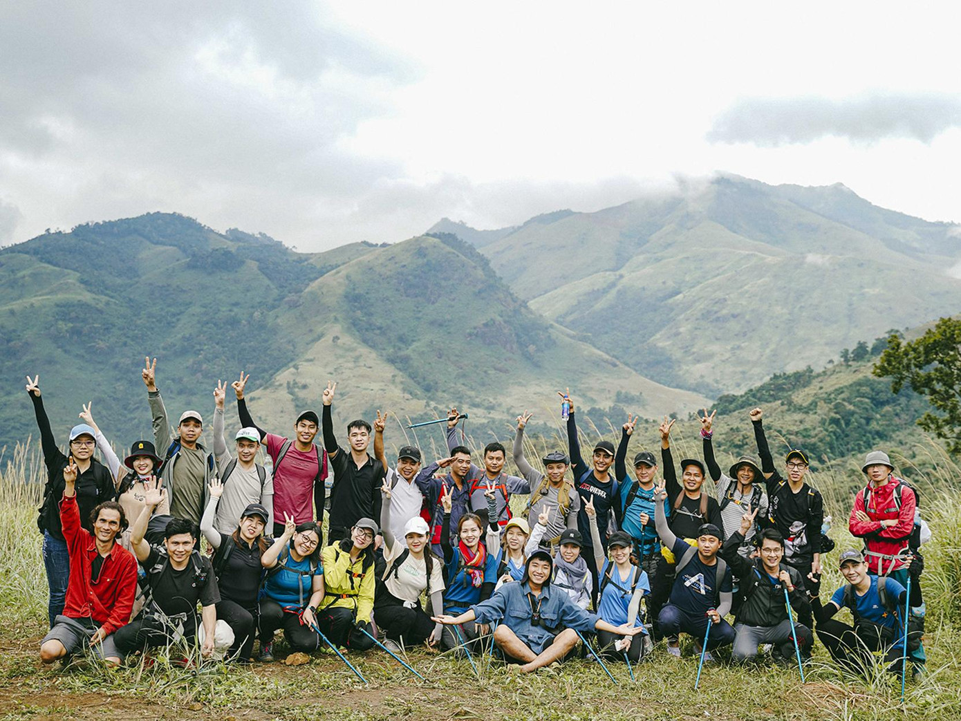 Qua chuyến đi lần này, Hiếu còn được gặp gỡ, làm quen với những người bạn cùng “tần số”, cùng đam mê xê dịch và khám phá những điều mới lạ. Anh bày tỏ: “Tôi đã rèn luyện được nhiều kỹ năng mềm cần thiết, tính kỷ luật, tính kiên nhẫn và khả năng sinh tồn trong tự nhiên. Đặc biệt, còn quen được nhiều người bạn mới có cùng chí hướng, cùng sở thích và cùng say mê khám phá những vùng đất mới”.