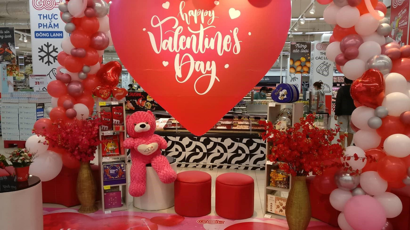 Gian quà Valentine ở đây trang trí khá đẹp cho khách check-in nhưng thưa vắng người