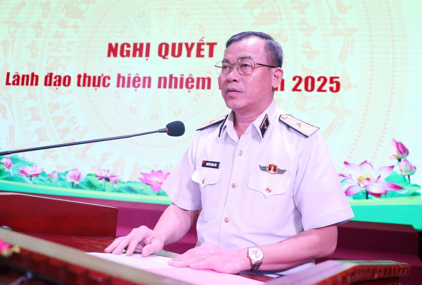 Chuẩn Đô đốc Nguyễn Đăng Tiến quán triệt nghị quyết của Đảng ủy Vùng 3. Chuẩn Đô đốc Nguyễn Đăng Tiến quán triệt nghị quyết của Đảng ủy Vùng 3.