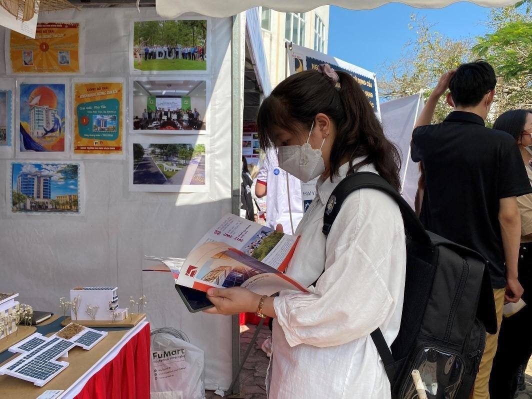 Sự kiện thu hút đông đảo học sinh, sinh viên đến từ các trường trên địa bàn thành phố Đà Nẵng - Ảnh: H.N