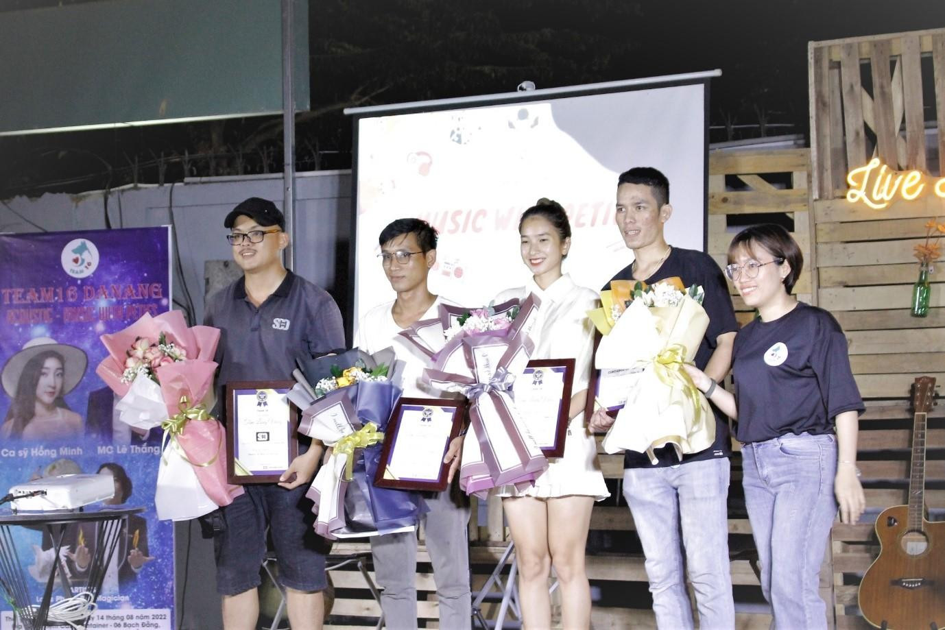 Đêm nhạc “Tình thương” dành cho các bạn chó mèo mang tên Music With Peties, với sự tham gia của các nghệ sĩ, những nhà hảo tâm và đặc biệt là những người yêu mến vật nuôi. Đêm nhạc “Tình thương” dành cho các bạn chó mèo mang tên Music With Peties, với sự tham gia của các nghệ sĩ, những nhà hảo tâm và đặc biệt là những người yêu mến vật nuôi.