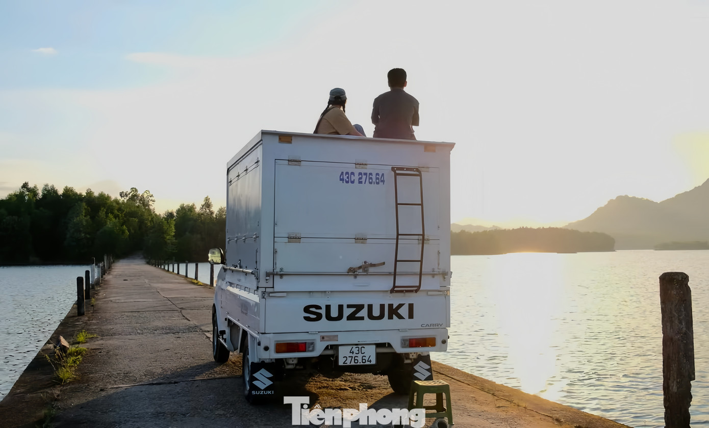 Trên mỗi cung đường, họ không chỉ du lịch mà còn học cách tận hưởng cuộc sống theo cách riêng.Ảnh: Bá Lực.