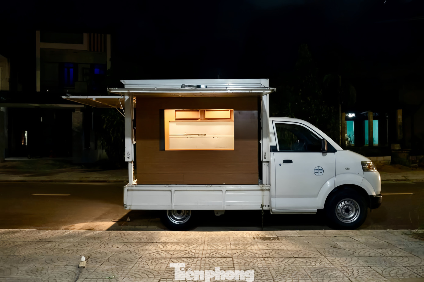 Không gian xinh xắn, gọn gàng trong ngôi nhà di động. Ảnh: Bá Lực.