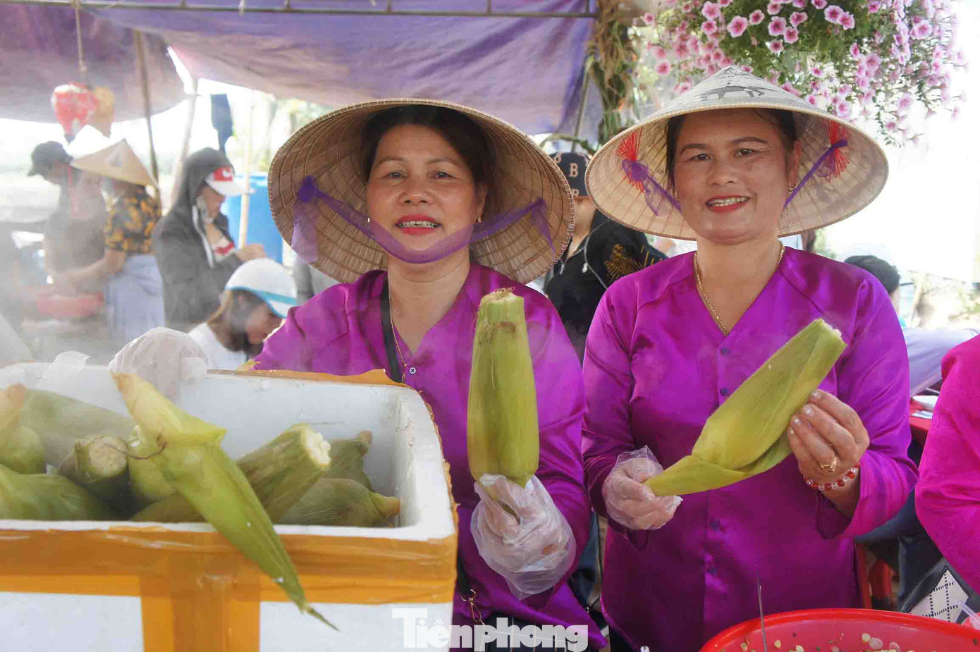 Các gian hàng ẩm thực thơm ngon, luôn sẵn sàng phục vụ du khách.