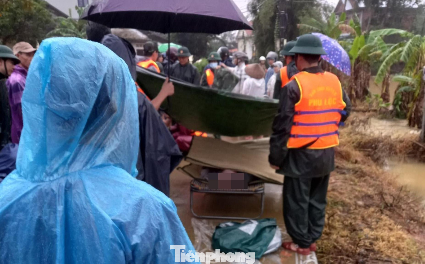 Nạn nhân bị lũ cuốn trôi tại thị trấn Phú Lộc đã được tìm thấy. Ảnh CTV