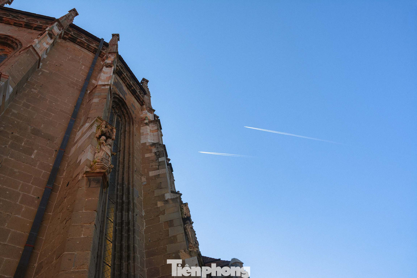 Với tuổi thọ hơn 600 năm, nhà thờ này là nhân chứng sống của nhiều sự kiện lịch sử tại thành phố Brasov và châu Âu. Ảnh: Kinh Quốc.