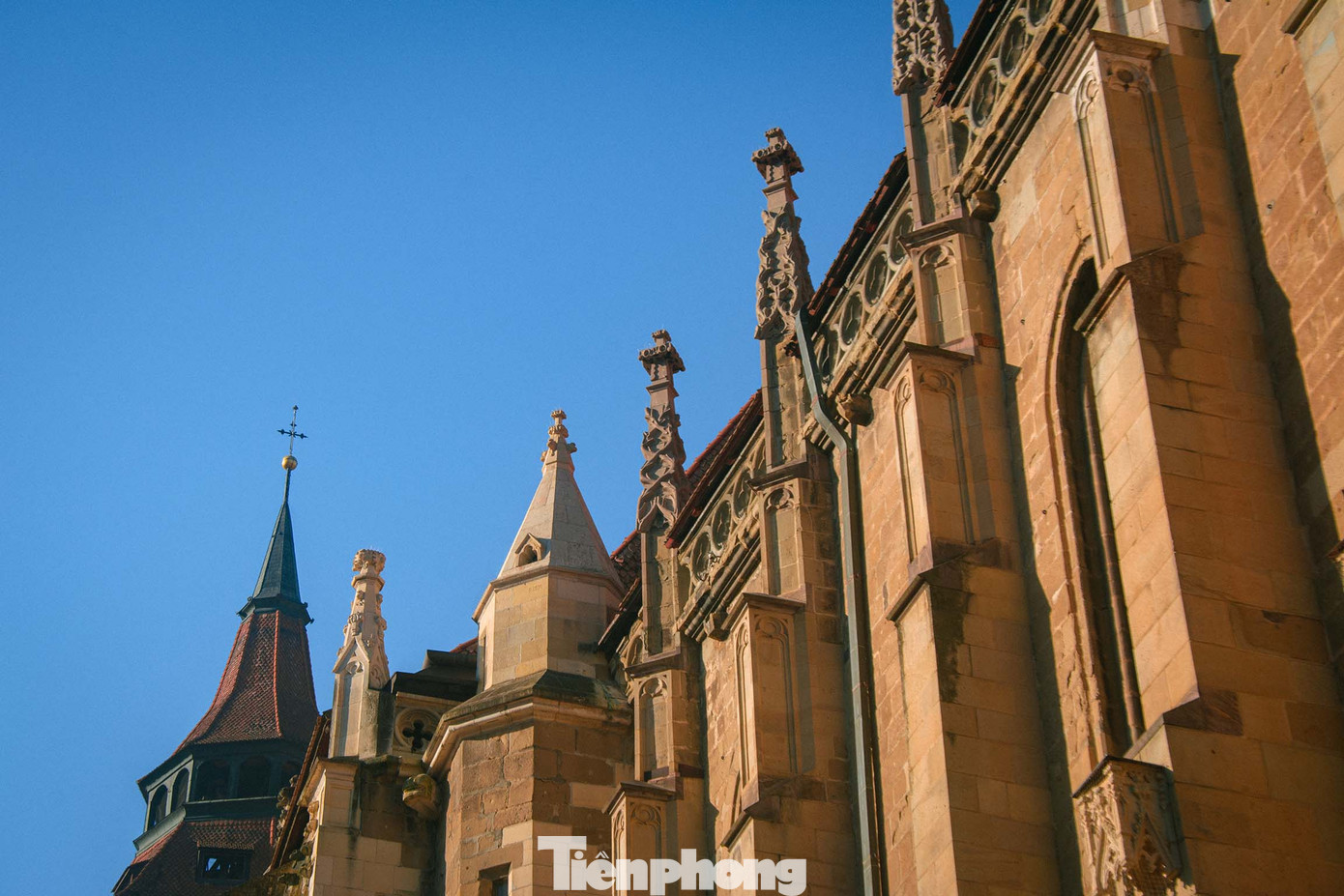 Nơi đây được xem là trung tâm tinh thần và văn hóa của cộng đồng người Saxon tại Brasov, đồng thời đóng vai trò là giai đoạn cải tổ giáo hội Công Giáo quan trọng nhất tại vùng Transylvania. Ảnh: Kinh Quốc.
