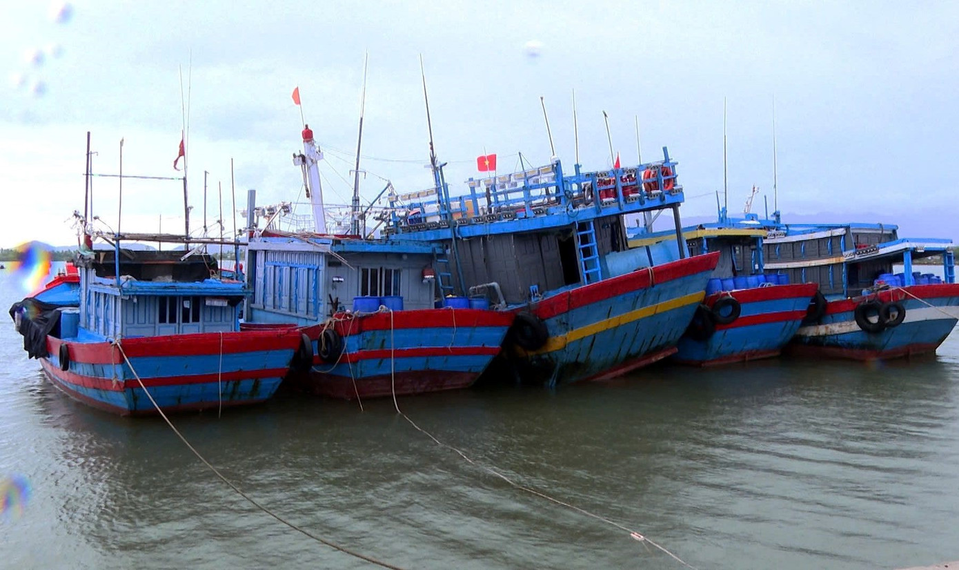 Quảng Nam kêu gọi tàu thuyền vào nơi tránh trú an toàn.