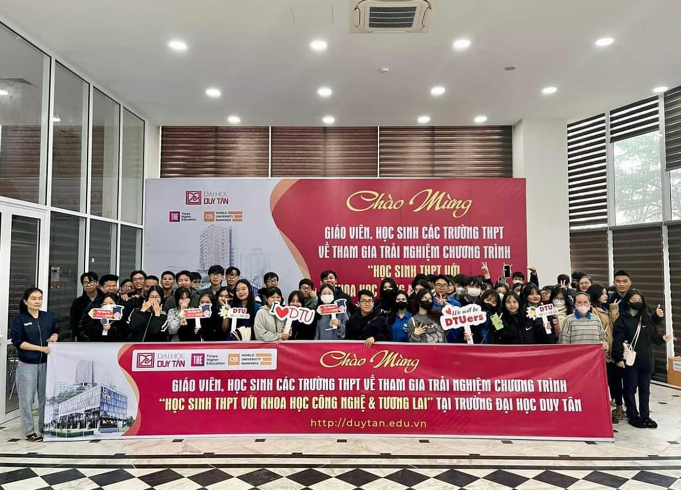 Giáo viên, học sinh các trường THPT hào hứng trải nghiệm tại Trường ĐH Duy Tân