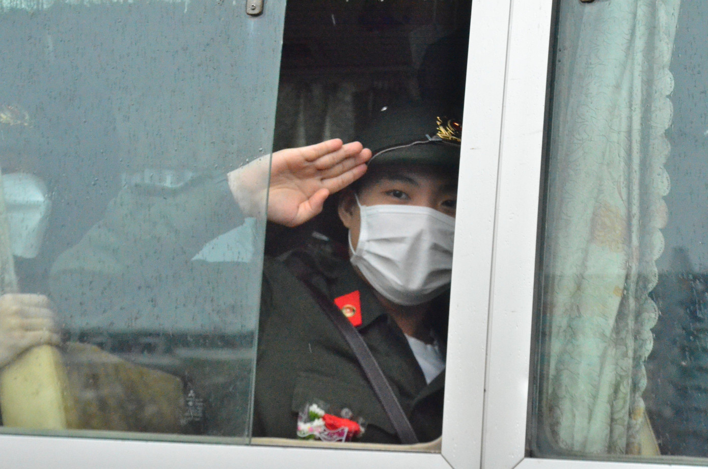 Tạm biệt người thân - ảnh Thái Lâm