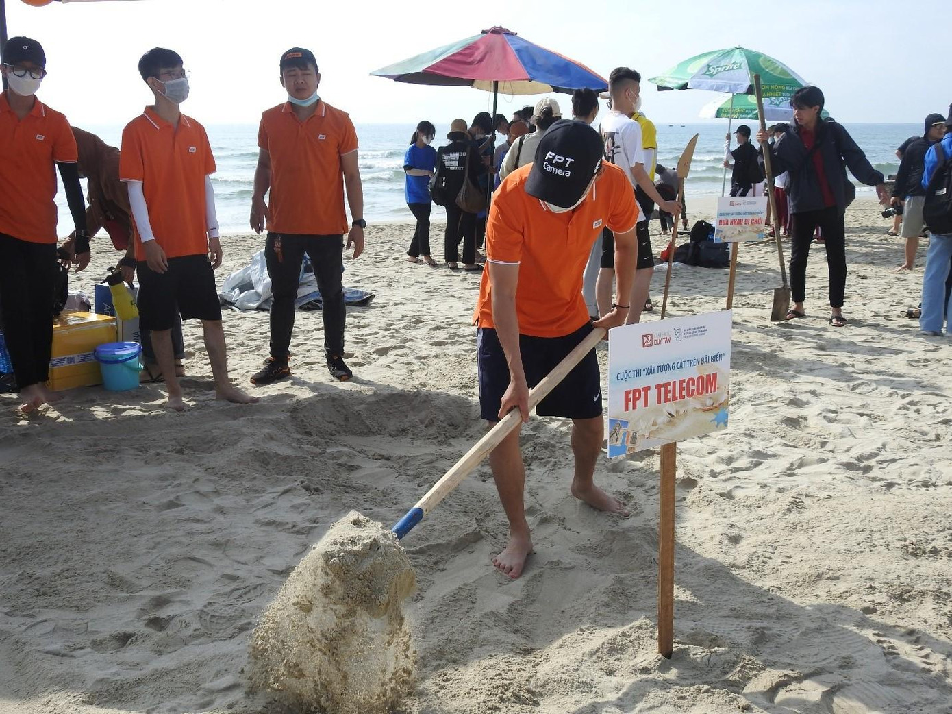 Những nhát xẻng đầu tiên - ảnh Bích Phượng