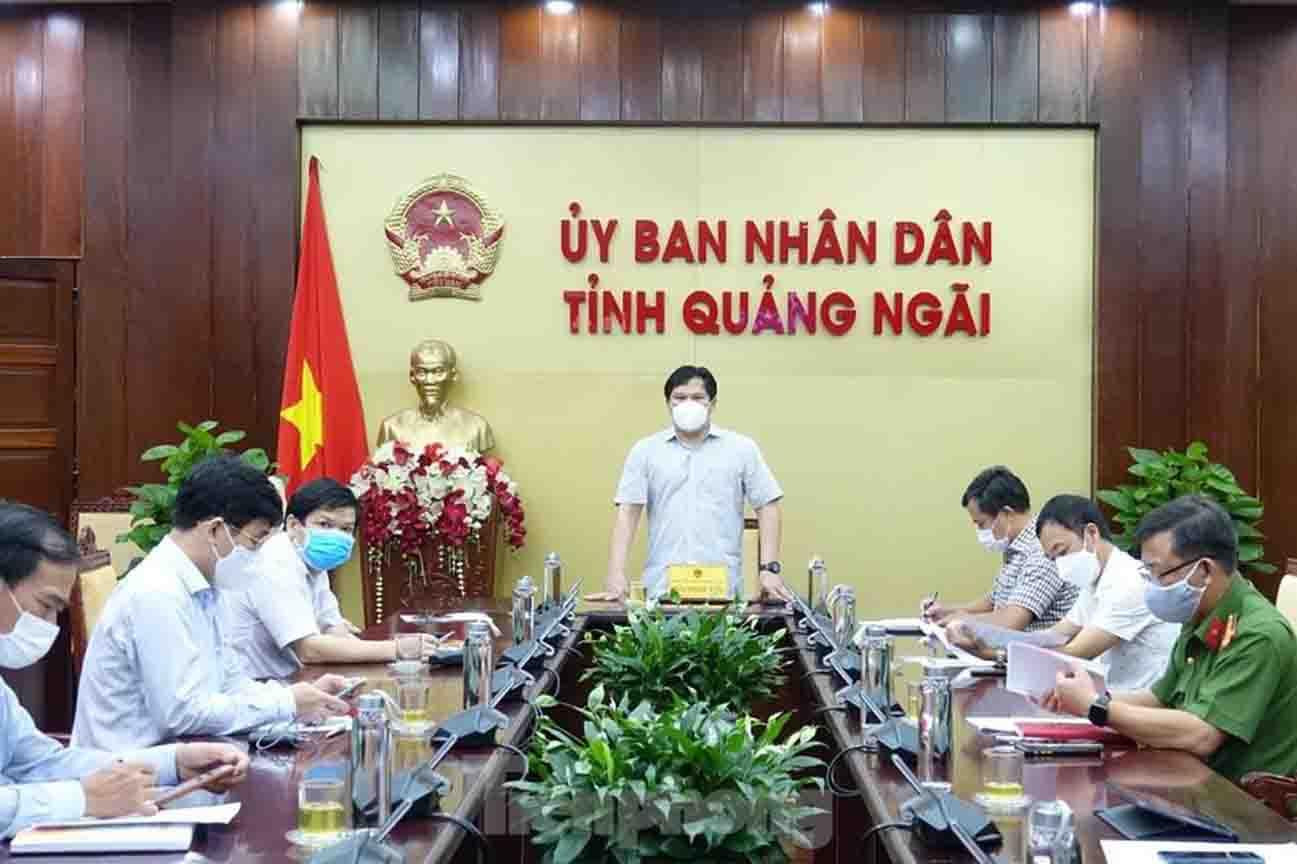 Sáng nay ngày 10/9, UBND tỉnh Quảng Ngãi họp, yêu cầu người dân hai huyện Lý Sơn và Bình Sơn từ 12 giờ trưa nay không ra khỏi nhà - ảnh Nguyễn Ngọc