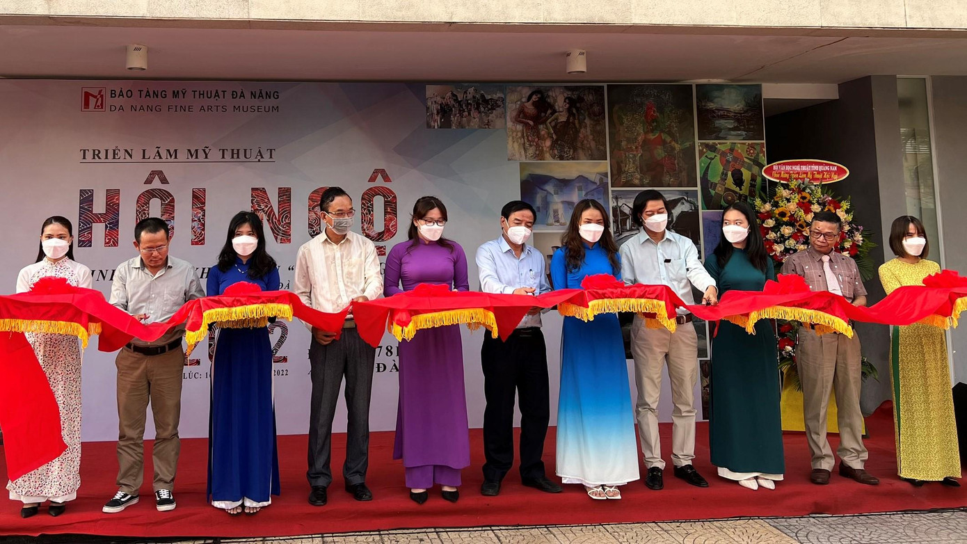 Khai trương triển lãm - ảnh Bảo Quyên Khai trương triển lãm - ảnh Bảo Quyên