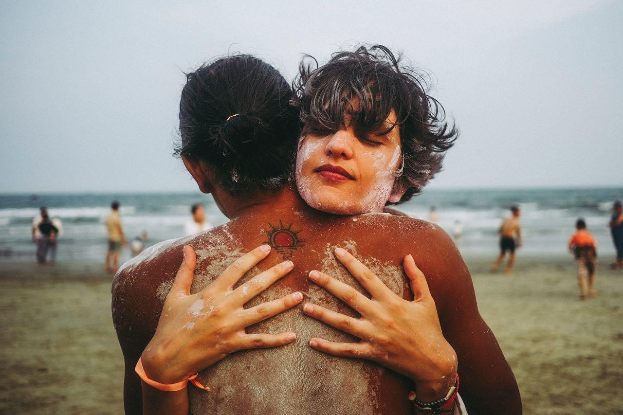 Và trao gửi những cái ôm, cùng nhau vượt qua được những căng thẳng trong cuộc sống - Ảnh: Dork Dancing Danang Và trao gửi những cái ôm, cùng nhau vượt qua được những căng thẳng trong cuộc sống - Ảnh: Dork Dancing Danang