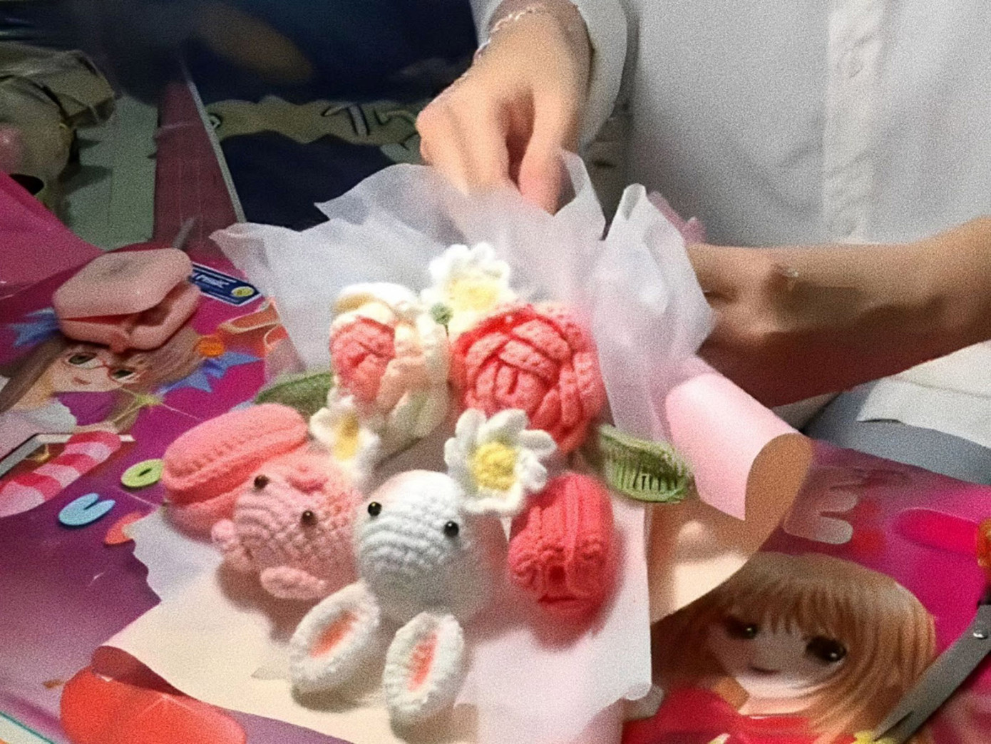 Trúc Linh cũng chia sẻ rằng đã xác định là nghề tay trái, nên cô không đặt mục tiêu một tháng phải kiếm được bao nhiêu, vì phần lớn khách hàng đều những bạn trẻ chưa có thu nhập nhiều. Trúc Linh cũng chia sẻ rằng đã xác định là nghề tay trái, nên cô không đặt mục tiêu một tháng phải kiếm được bao nhiêu, vì phần lớn khách hàng đều những bạn trẻ chưa có thu nhập nhiều.