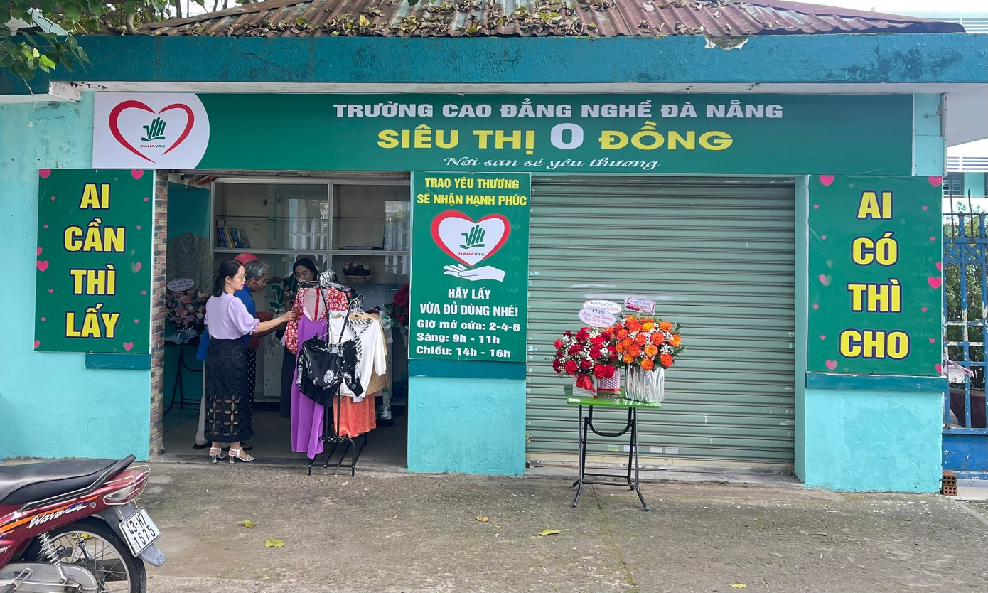 Siêu thị đặc biệt này mở cửa đến nay đã được 10 ngày, liên tục chào đón mọi người đến đây “sắm” đồ vào mỗi thứ Hai, Tư, Sáu hàng tuần trong các khung giờ 9h-1h, và 14h-16h.