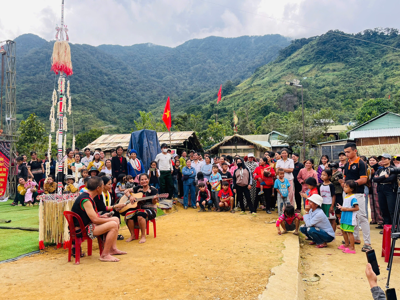 Lễ hội thu hút đông đảo người dân và du khách đến tham dự.