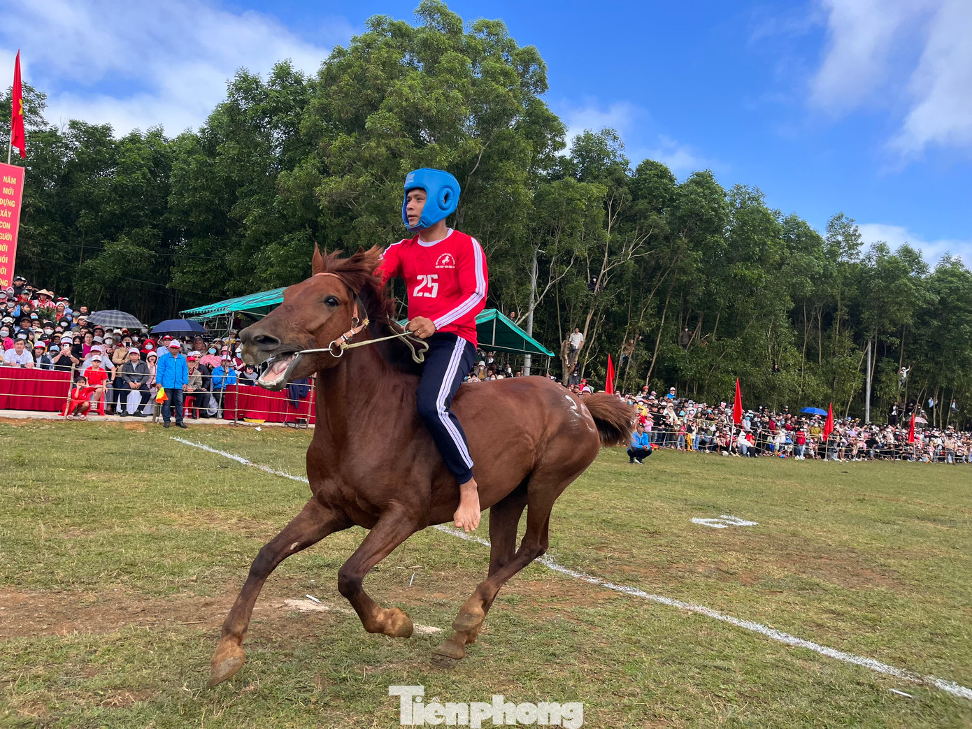 Sau hơn 3 tiếng tranh tài, kết quả giải nhất thuộc về chú ngựa số 25 do kỵ sĩ Thái Văn Sáu (xã An Hiệp) điều khiển.