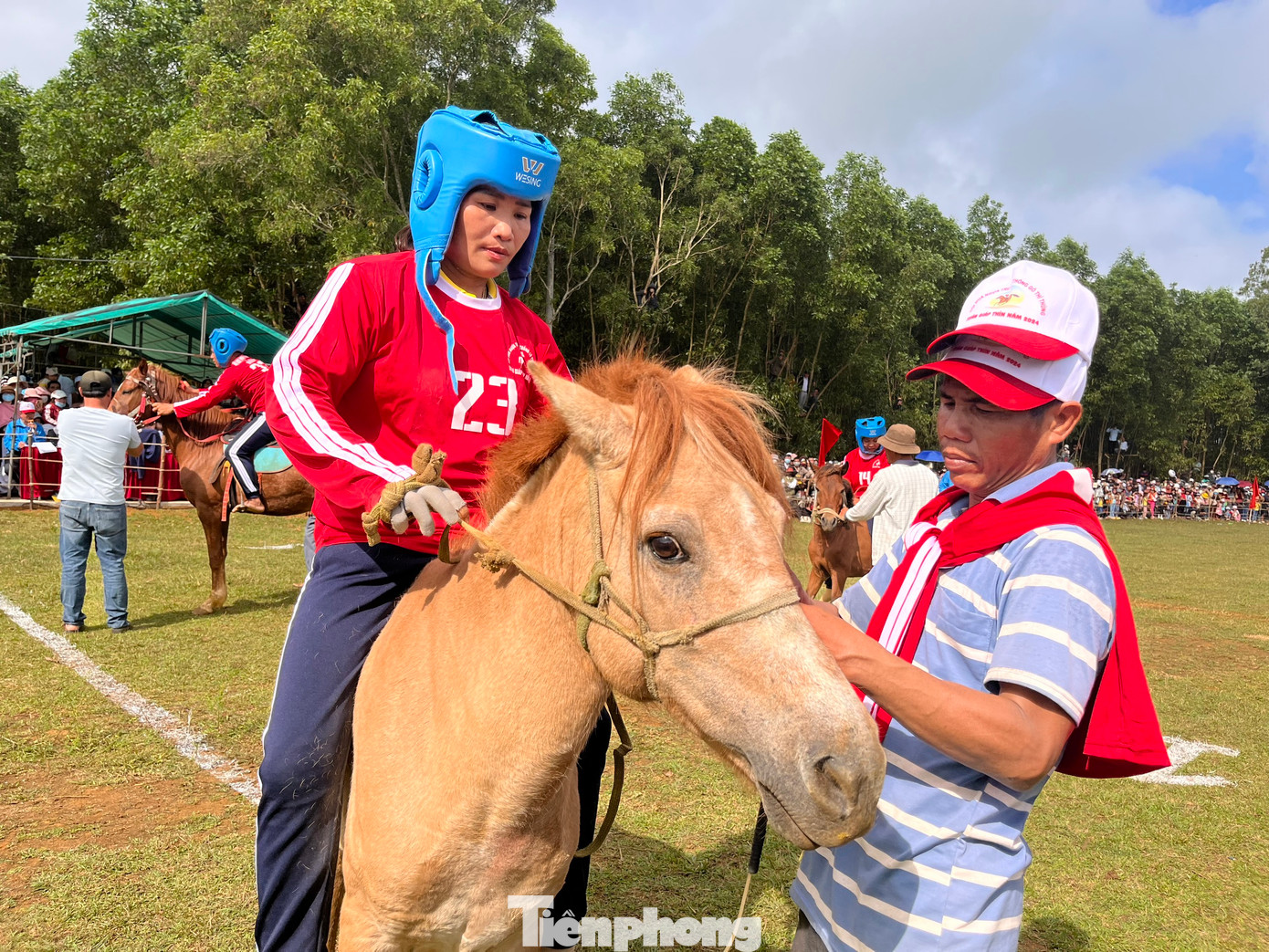 Hào hứng của cuộc đua dồn vào những nữ kỵ sĩ