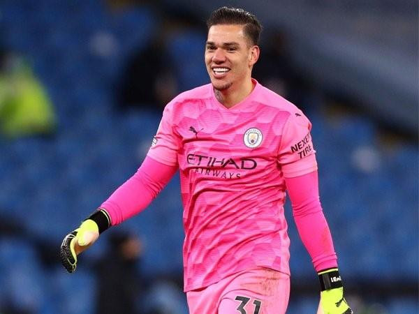 Ederson Moraes gia nhập Man City với mức phí 35 triệu bảng (Nguồn: Express)