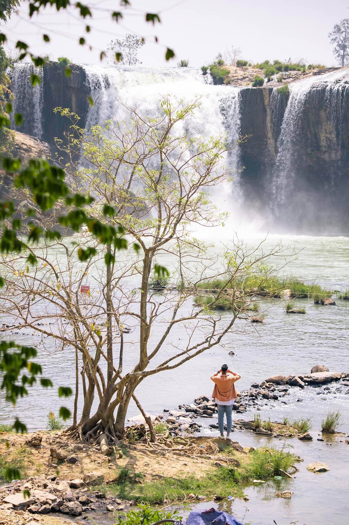 Sau hơn 3 năm với những chuyến du lịch “bụi” và tìm tòi xây dựng hình ảnh ở mảng du lịch, chàng trai xứ Quảng đã trở thành một travel blogger chuyên nghiệp với đông đảo người theo dõi trên các nền tảng.