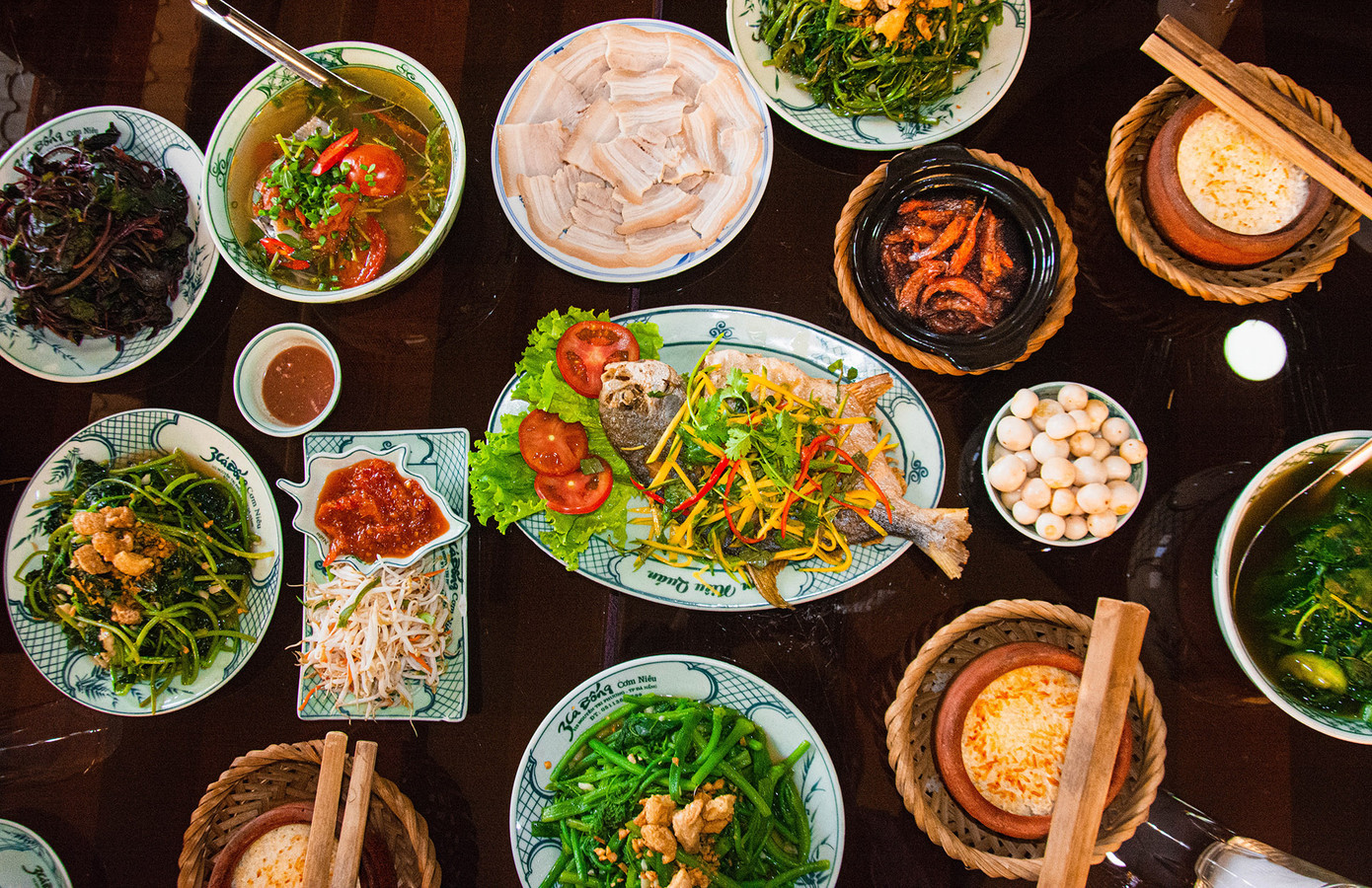 Với menu phong phú hơn 300 món ăn hương vị Bắc, chắc chắn sẽ làm hài lòng khẩu vị của bất kỳ thực khách nào dù khó tính nhất!