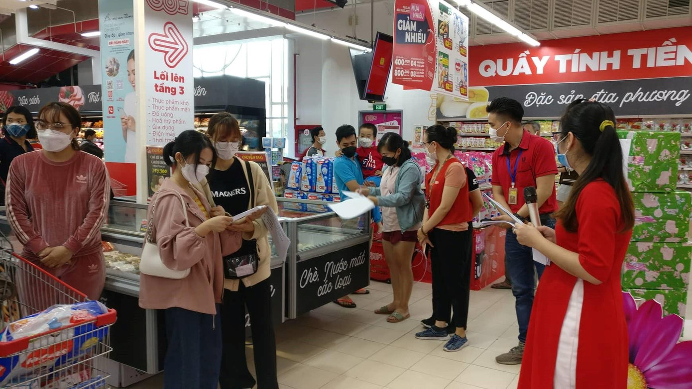 Tại khu vực check-in này còn tổ chức chương trình “Hãy chọn giá đúng” nhân dịp 8/3