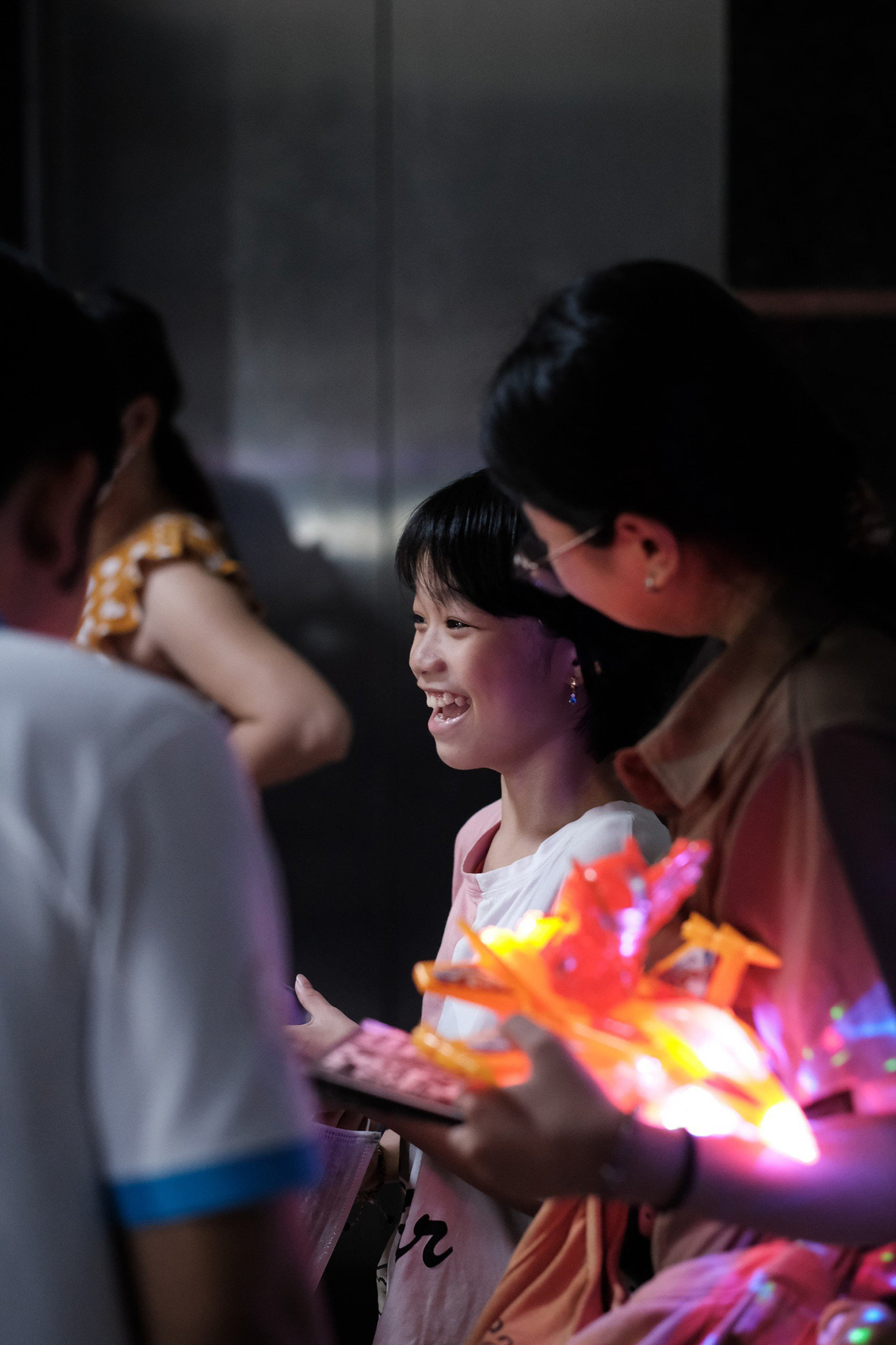 Và những nụ cười lan tỏa (Ảnh: Tẩy Photo) Và những nụ cười lan tỏa (Ảnh: Tẩy Photo)