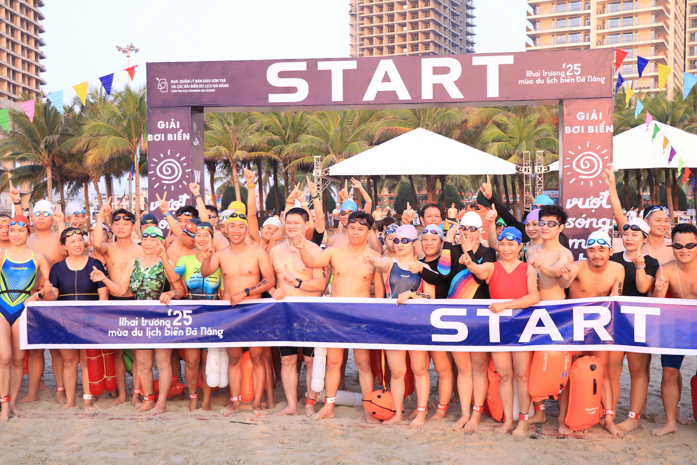 Các cự ly đã sẵn sàng. Các cự ly đã sẵn sàng.