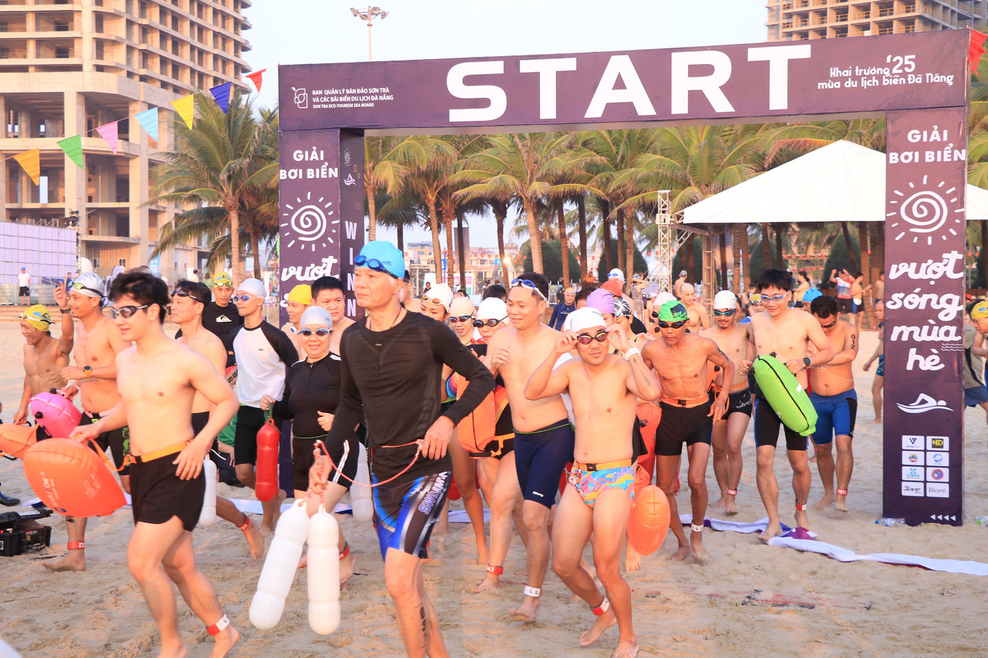 Các vận động viên xuất phát. Các vận động viên xuất phát.