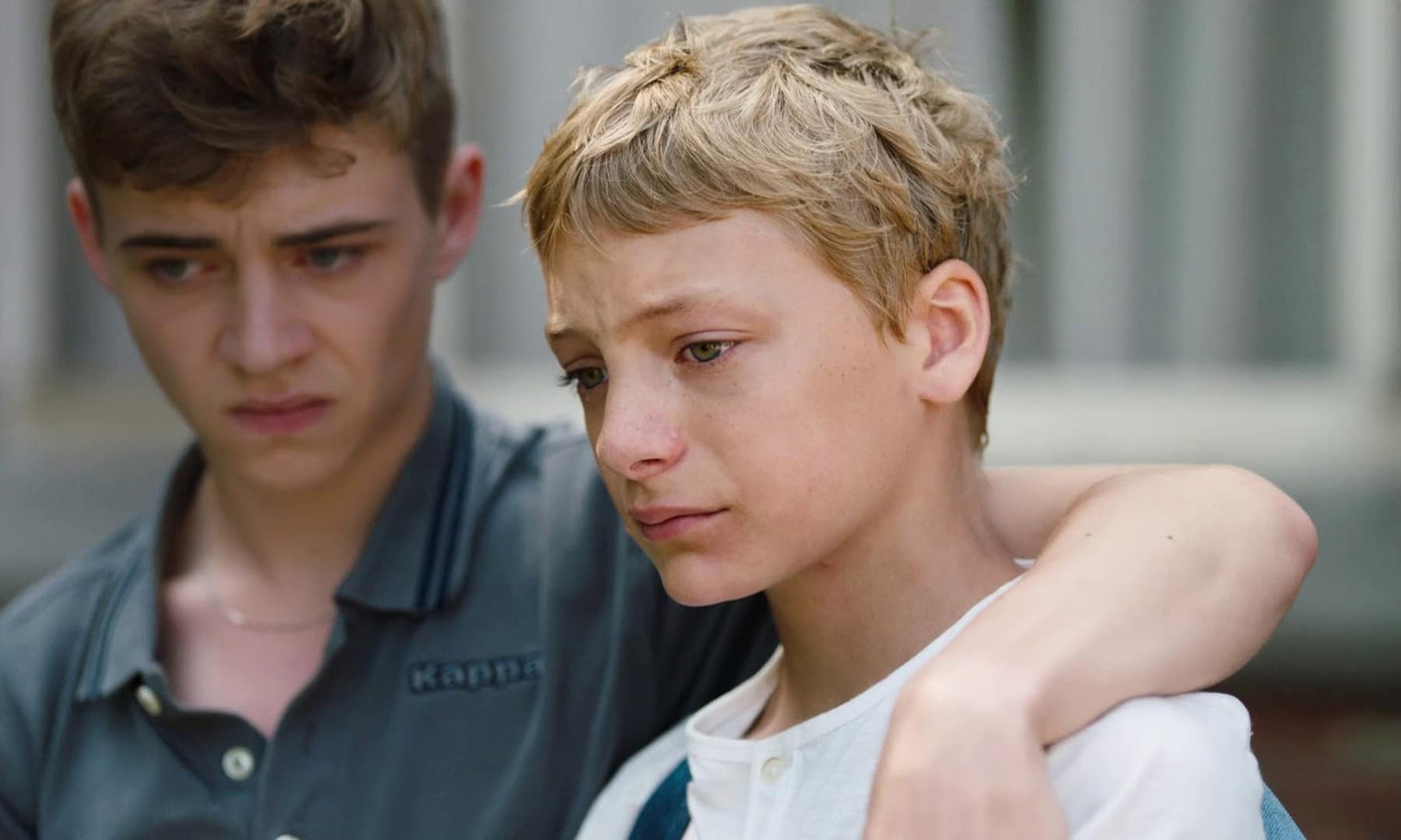 Nhưng rồi tình bạn nam trong sáng giữa Rémi và Léo kết thúc bằng bi kịch.