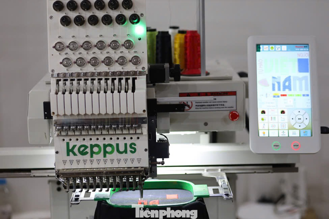 Thiết bị và phụ kiện đơn giản để góp phần lan tỏa giá trị tinh thần dân tộc một cách tinh tế. Ảnh: Trúc Linh