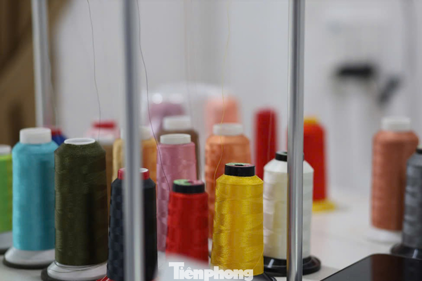 Thiết bị và phụ kiện đơn giản để góp phần lan tỏa giá trị tinh thần dân tộc một cách tinh tế. Ảnh: Trúc Linh