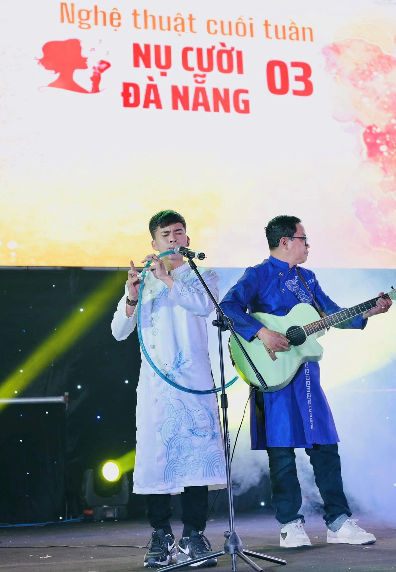 Tiết mục độc lạ của Tý Quậy tại chương trình nghệ thuật cuối tuần Nụ cười Đà Nẵng 03 do Sở Văn hóa và Thể thao thành phố Đà Nẵng tổ chức mới đây. Ảnh: NVCC.