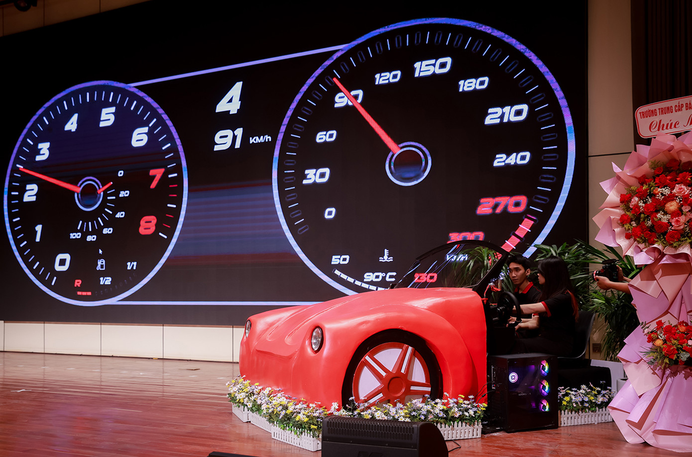 Sản phẩm “Mô phỏng và Tương tác Toàn diện trong đào tạo Kỹ thuật Ôtô Thông minh” của Trung tâm CVS, ĐH Duy Tân Sản phẩm “Mô phỏng và Tương tác Toàn diện trong đào tạo Kỹ thuật Ôtô Thông minh” của Trung tâm CVS, ĐH Duy Tân