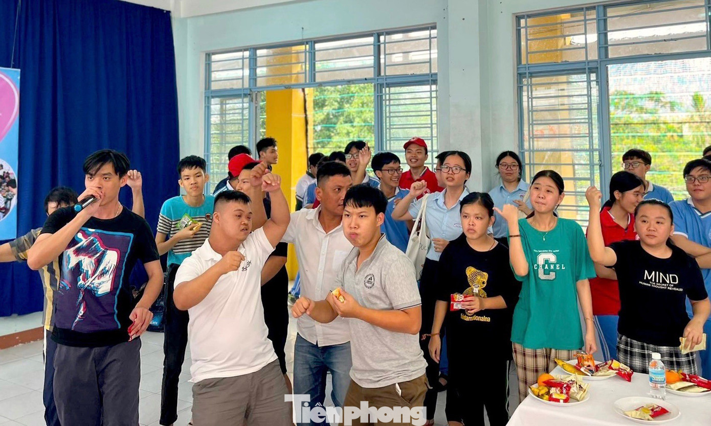 Buổi giao lưu đã mang đến nhiều tiếng cười tươi sáng với những tâm sự, sẻ chia nỗi buồn, niềm vui trong cuộc sống giữa các bạn học viên với các em học sinh. Buổi giao lưu đã mang đến nhiều tiếng cười tươi sáng với những tâm sự, sẻ chia nỗi buồn, niềm vui trong cuộc sống giữa các bạn học viên với các em học sinh.