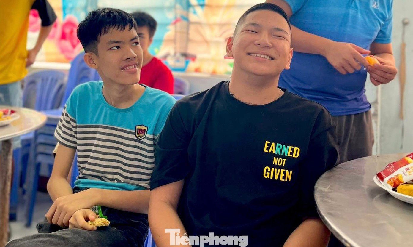 Buổi giao lưu đã mang đến nhiều tiếng cười tươi sáng với những tâm sự, sẻ chia nỗi buồn, niềm vui trong cuộc sống giữa các bạn học viên với các em học sinh. Buổi giao lưu đã mang đến nhiều tiếng cười tươi sáng với những tâm sự, sẻ chia nỗi buồn, niềm vui trong cuộc sống giữa các bạn học viên với các em học sinh.