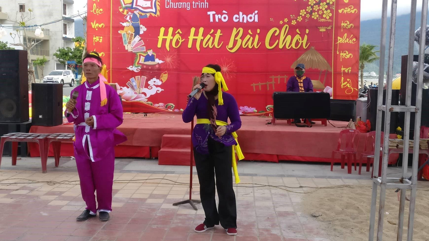 Các hoạt động văn hóa, văn nghệ trong khuôn khổ Lễ hội Cầu ngư năm 2022 như hát Bả trạo, chèo, bài chòi - ảnh Kim Ngân Các hoạt động văn hóa, văn nghệ trong khuôn khổ Lễ hội Cầu ngư năm 2022 như hát Bả trạo, chèo, bài chòi - ảnh Kim Ngân