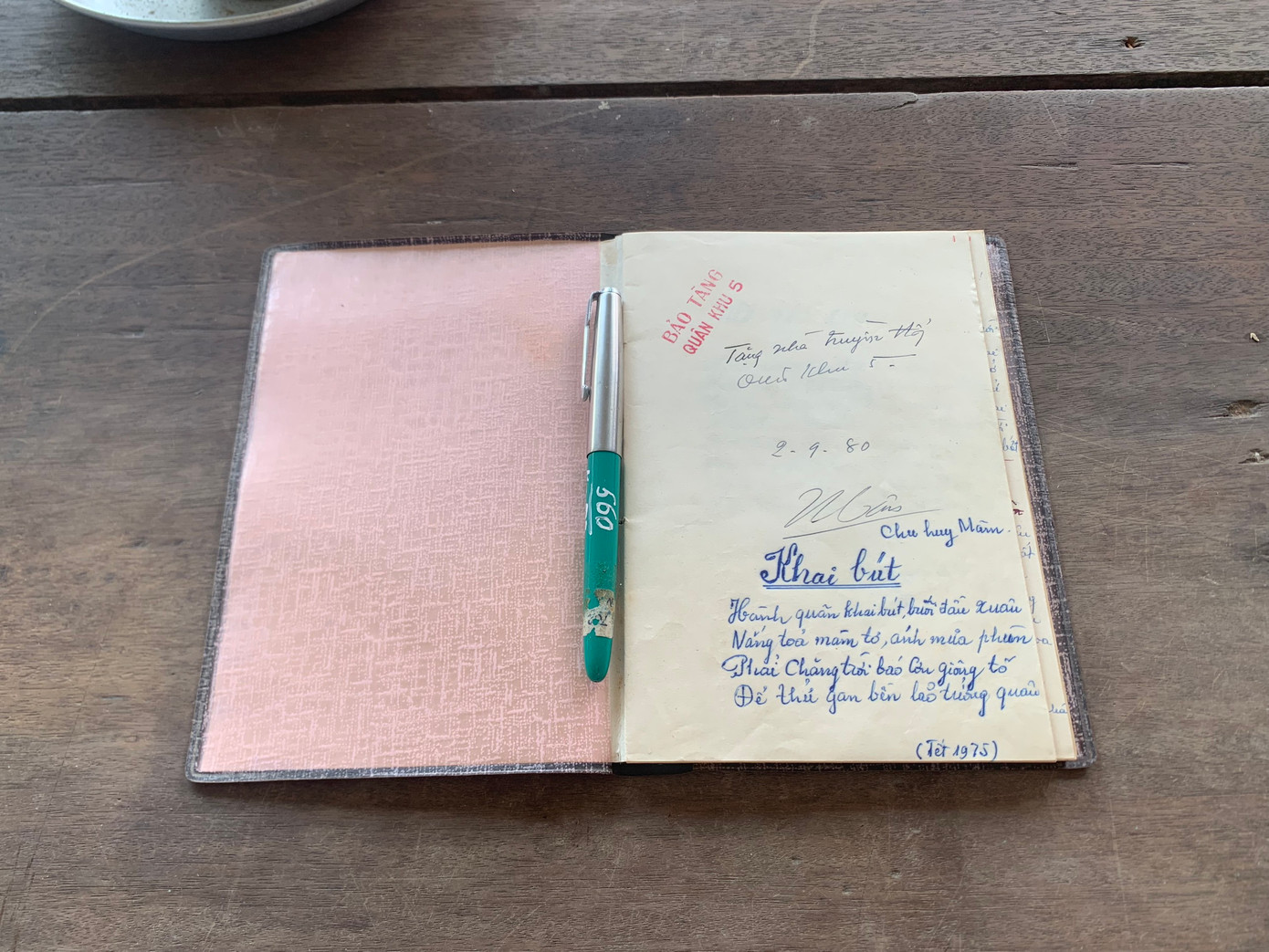 Sổ ghi chép của Đại tướng Chu Huy Mân (Ảnh: Huy - Thảo) Sổ ghi chép của Đại tướng Chu Huy Mân (Ảnh: Huy - Thảo)