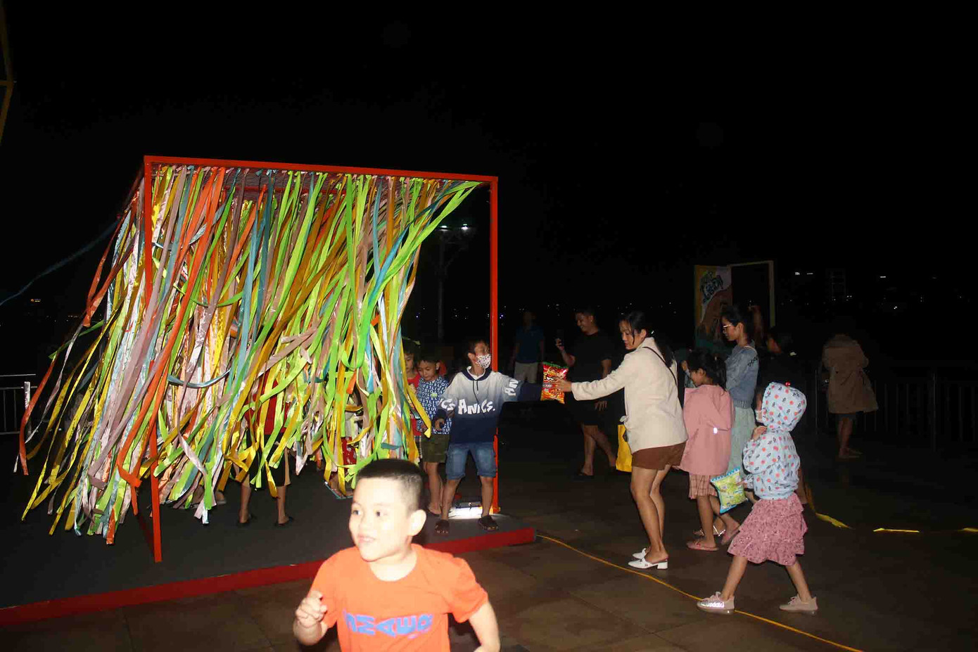 Ngoài chiếu phim, ban tổ chức còn sắp đặt nhiều điểm check-in thú vị cho khán giả và du khách. Ảnh: Hoài Nam.