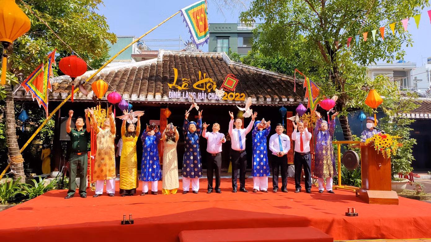 Thả chim bồ câu ước nguyện cầu cho quốc thái dân an, mưa thuận gió hòa - ảnh PU