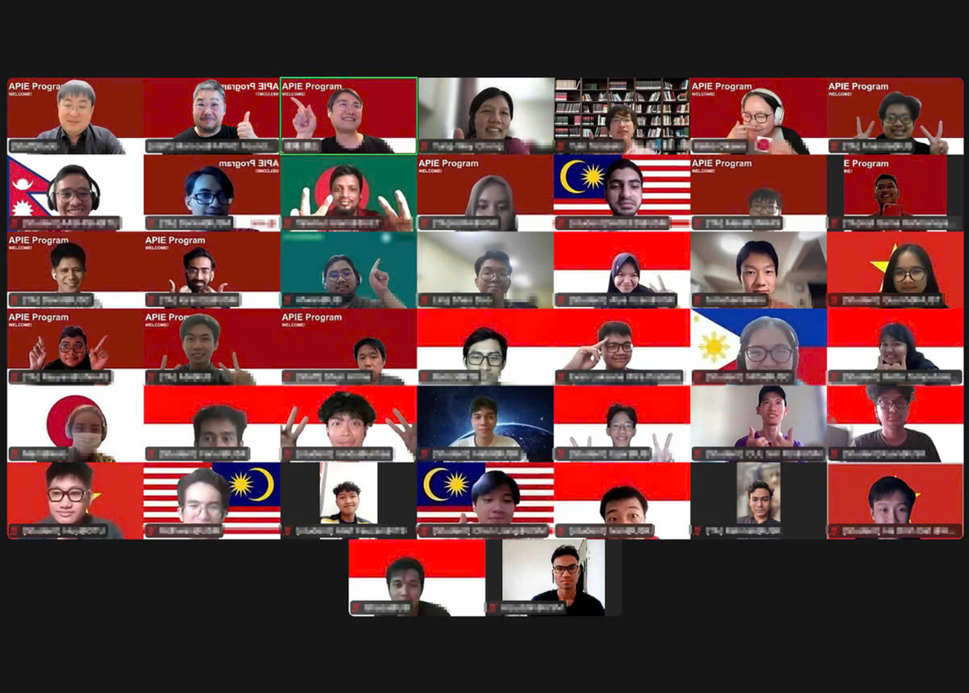 Nhật Huy cùng thầy cô và bạn bè trong các buổi E-Workshop