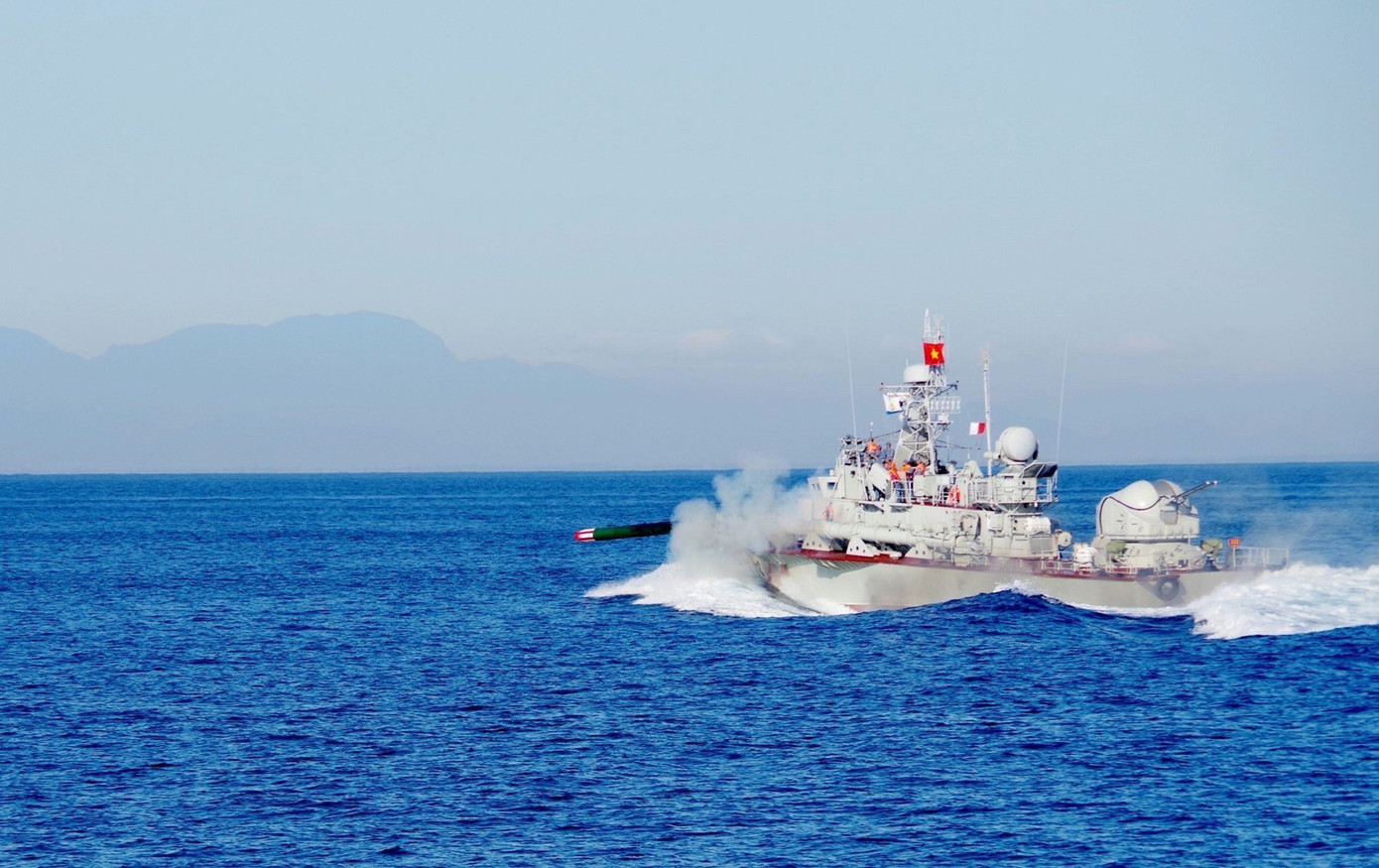 Các tàu của Lữ đoàn 172 thực hành huấn luyện chiến đấu trên biển Đà Nẵng năm 2023. (Ảnh: Nam–Việt)