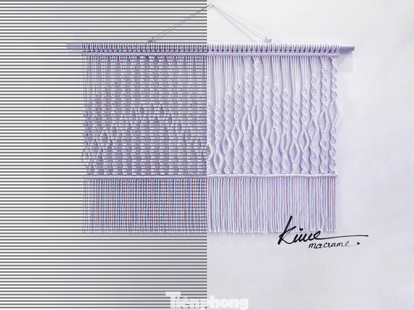 Để tạo nên những chiếc rèm và đèn macrame có độ rủ đẹp mắt và kết cấu vững chắc, người thợ cần chọn loại sợi dày và chắc chắn. Quá trình thắt cũng đòi hỏi sự tỉ mỉ và kỹ thuật cao hơn so với các sản phẩm khác. Ảnh: Ngọc Thắm và NVCC Để tạo nên những chiếc rèm và đèn macrame có độ rủ đẹp mắt và kết cấu vững chắc, người thợ cần chọn loại sợi dày và chắc chắn. Quá trình thắt cũng đòi hỏi sự tỉ mỉ và kỹ thuật cao hơn so với các sản phẩm khác. Ảnh: Ngọc Thắm và NVCC