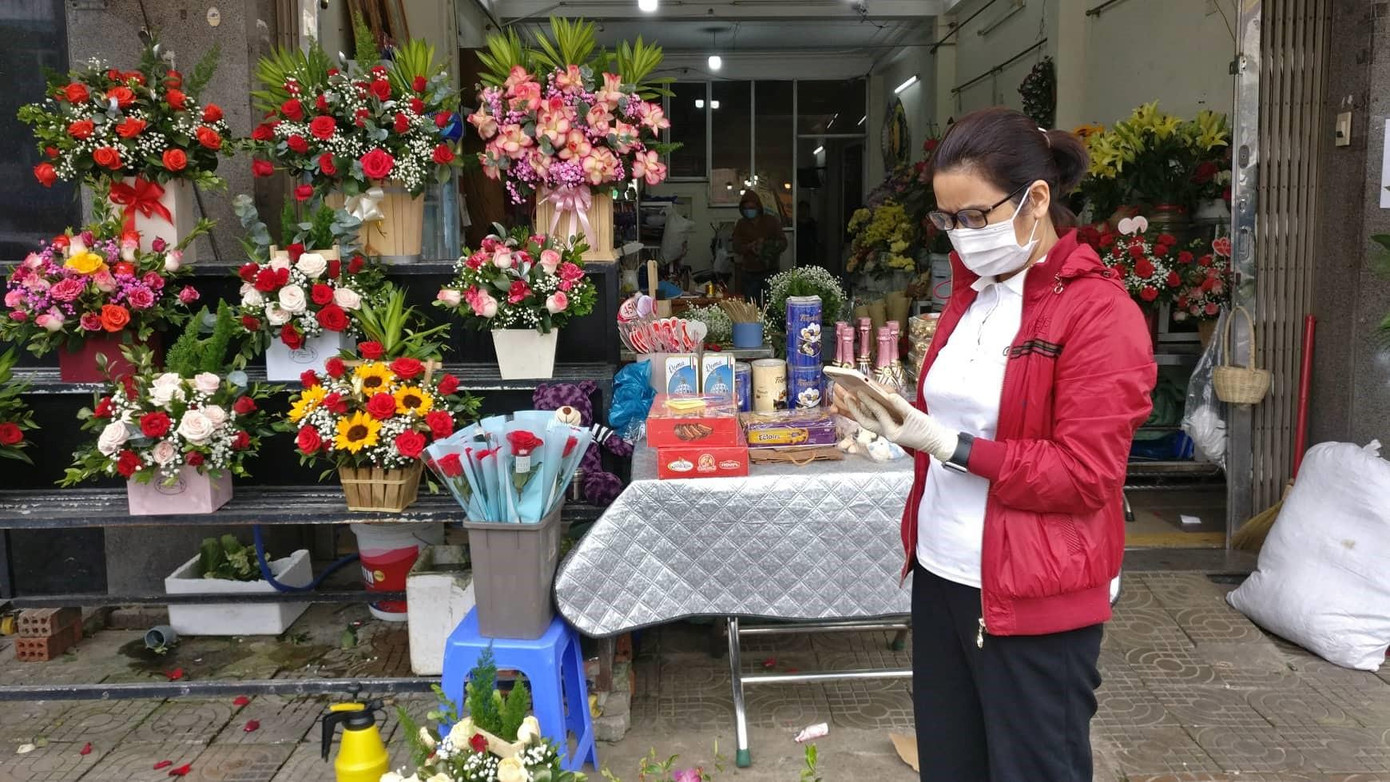 Một số cửa hàng tranh thủ rao trên mạng để khách đặt đơn. Ảnh: Kim Ngân