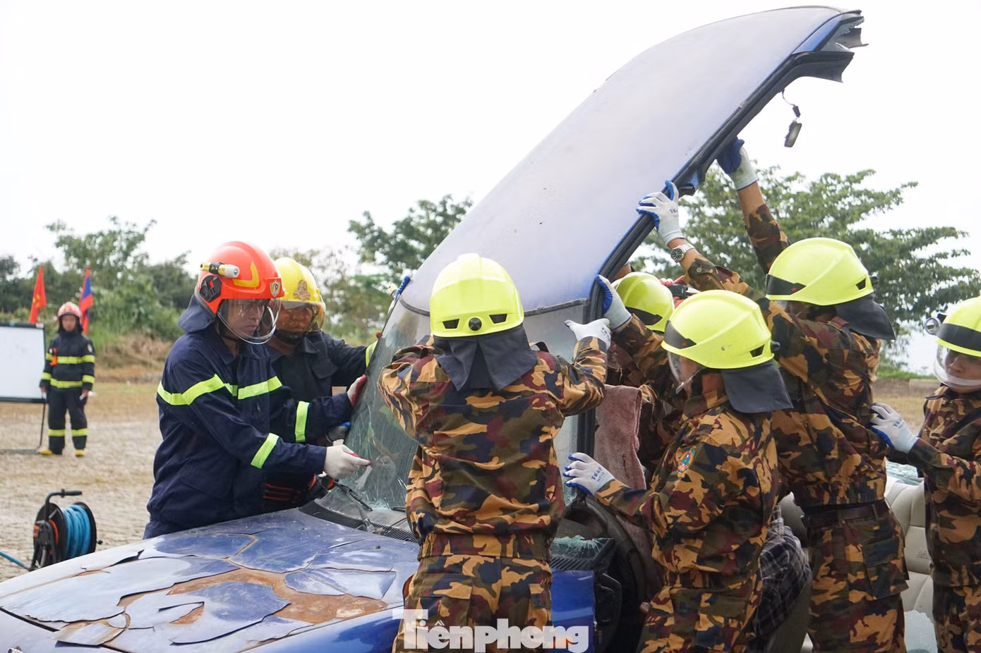 Quá trình huấn luyện từ thao trường đến khả năng ứng phó hiệu quả tại hiện trường sinh tử chính là con đường duy nhất để xây dựng nên những người lính PCCC&amp;CNCH chuyên nghiệp, chính quy, tinh nhuệ. Ảnh: Trung Trương